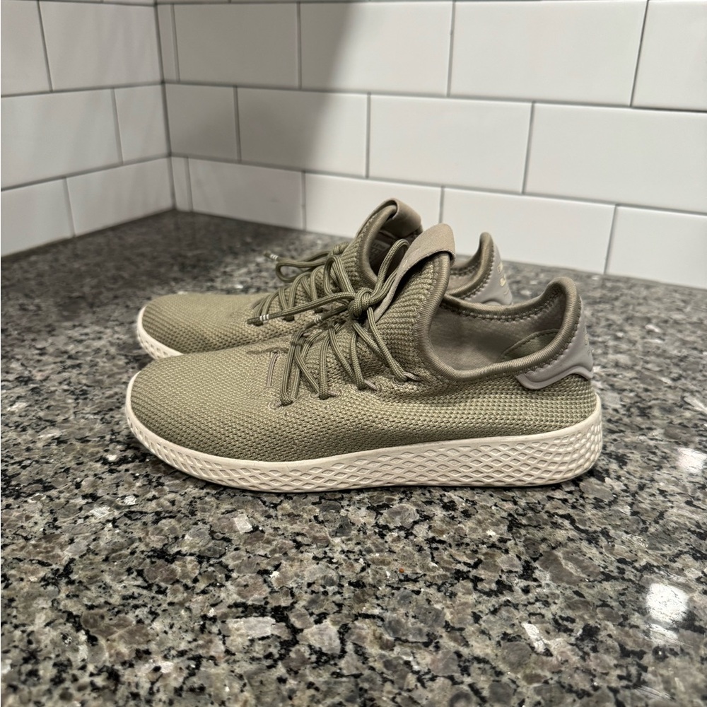 Adidas Sneakers